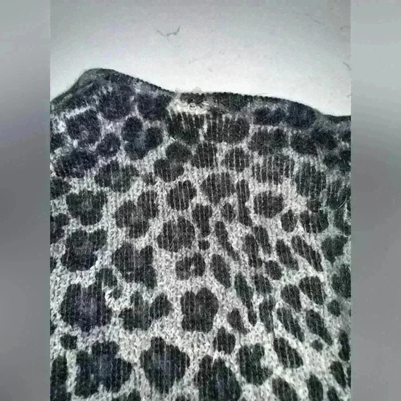Women's Dana Buchman Leopard Animal Print Full Zip Wool Blend Cardigan Sweater P - Picture 4 of 7